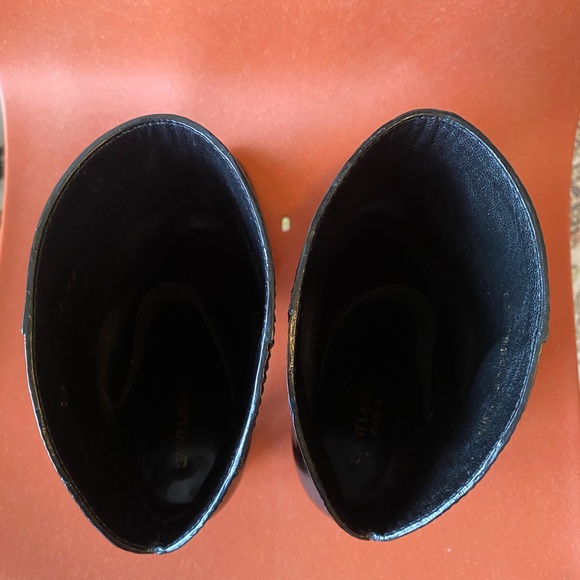 Saint Laurent crinkle patent leather booties - Picture 13 of 13